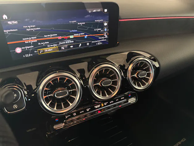 MERCEDES-BENZ A 180 AMG Line 7G-DCT
