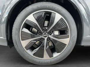 AUDI Q6 e-tron quattro
