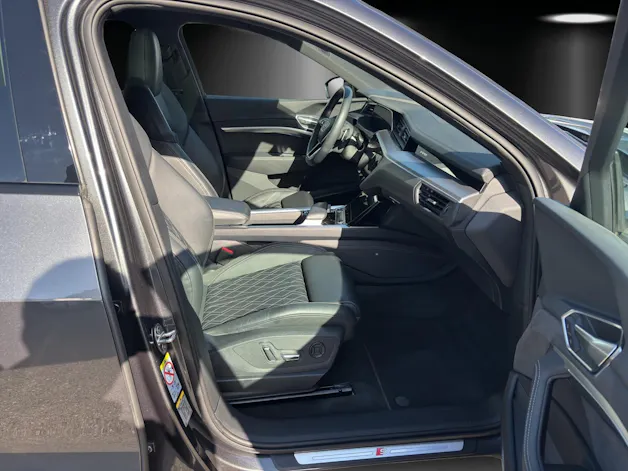 AUDI e-tron S quattro