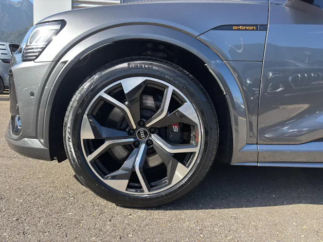 AUDI e-tron S quattro