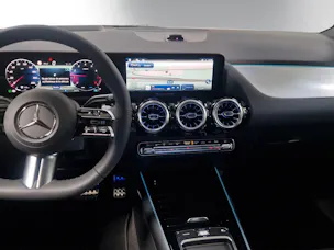 MERCEDES-BENZ GLA 200 Night Star 7G-DCT