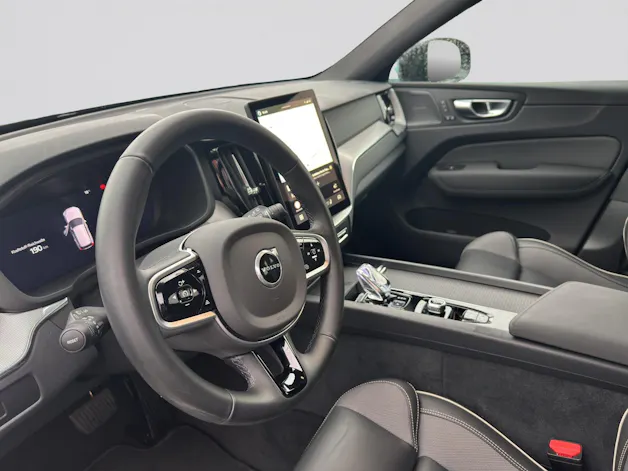 VOLVO XC60 B5 Benzin Mild Hybrid AWD Plus Black Edition Geartronic