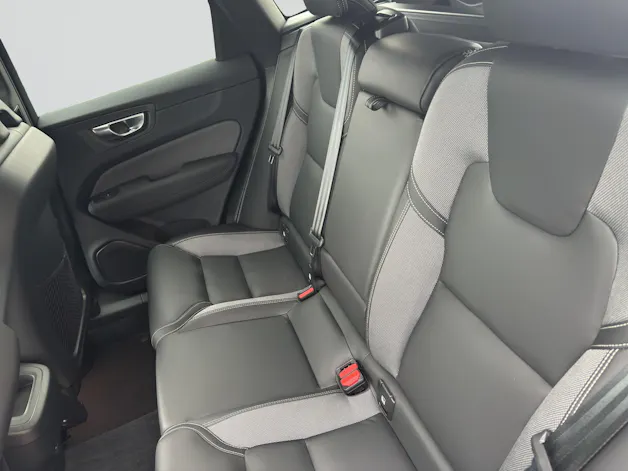 VOLVO XC60 B5 Benzin Mild Hybrid AWD Plus Black Edition Geartronic
