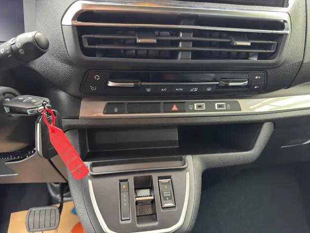 PEUGEOT Traveller Std. Family Ed. 2.2 BHDI 180 PS EAT 8