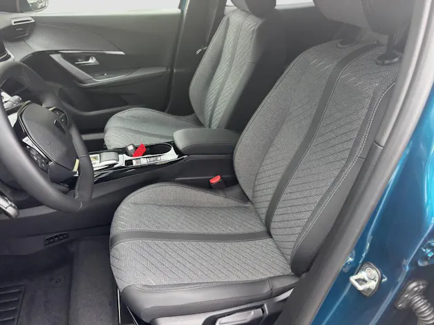 PEUGEOT 2008 1.2 Hybrid Allure