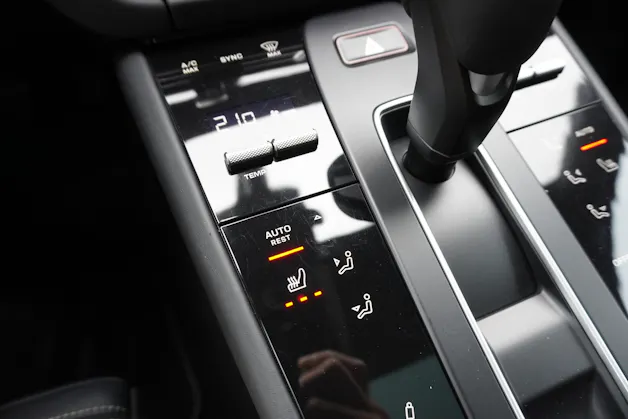 PORSCHE Macan GTS PDK