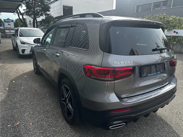 MERCEDES-BENZ GLB 250 AMG Line 8G-Tronic