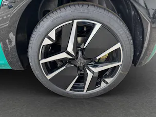 PEUGEOT 208 1.2 Hybrid 145 GT Exclusive