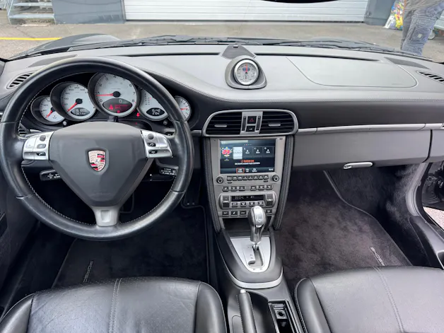 PORSCHE 911 Carrera 4S