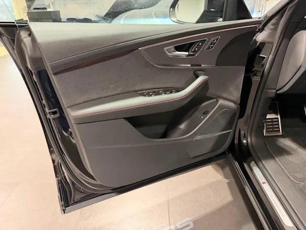 AUDI RSQ8 quattro