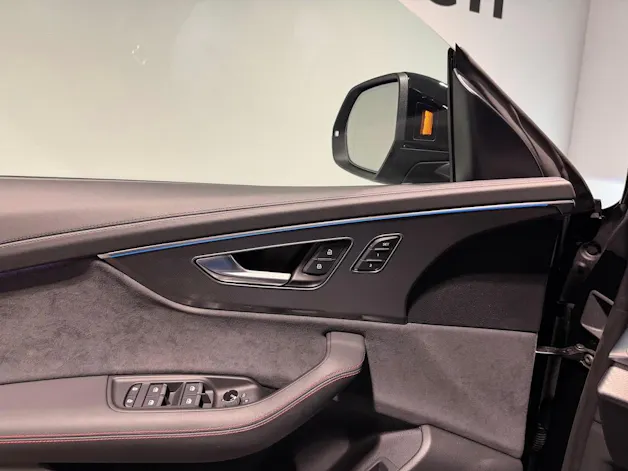 AUDI RSQ8 quattro