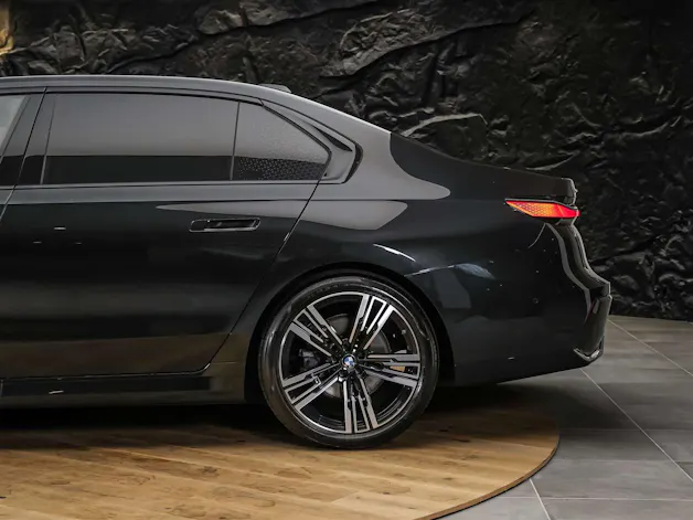 BMW 740d xDrive M Sport Steptronic *Werksgarantie*Standheizung*Panorama*Theater Screen*