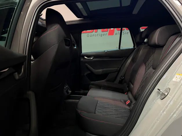 SKODA Octavia Combi 2.0 TSI DSG RS