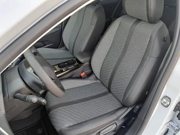 PEUGEOT 208 e-Allure 136cv