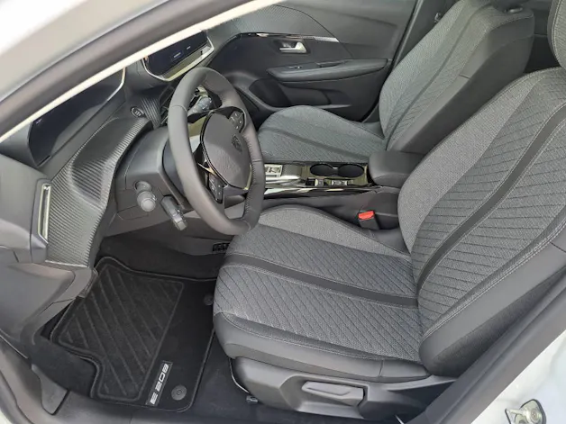 PEUGEOT 208 e-Allure 136cv