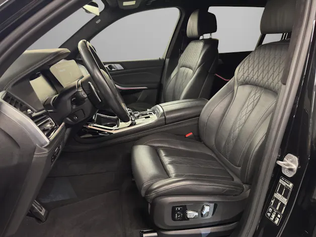 BMW X7 M50i