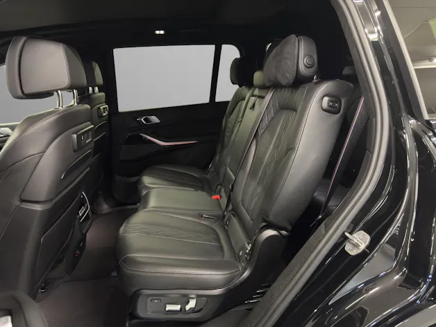 BMW X7 M50i