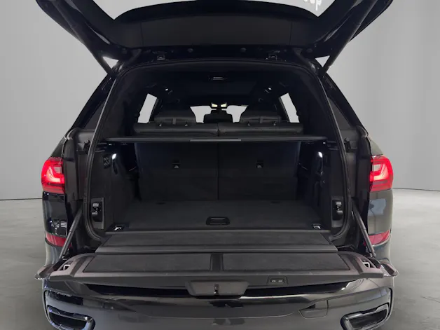 BMW X7 M50i