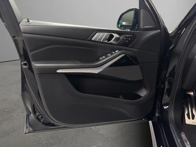 BMW X7 M50i