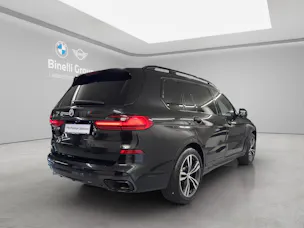 BMW X7 M50i