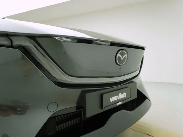 MAZDA CX-6e Takumi