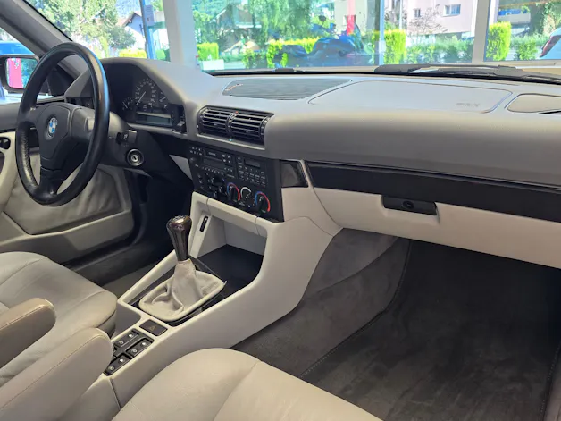 BMW 540i V8 - Boîte manuelle