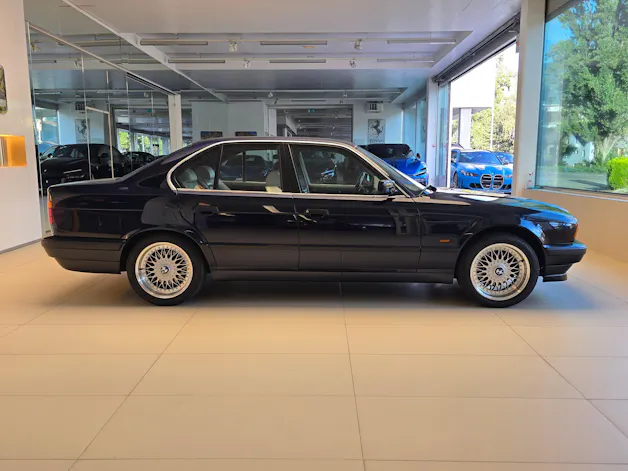 BMW 540i V8 - Boîte manuelle