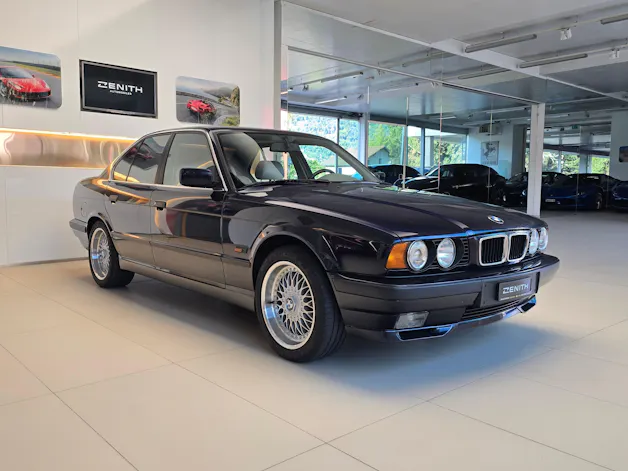 BMW 540i V8 - Boîte manuelle