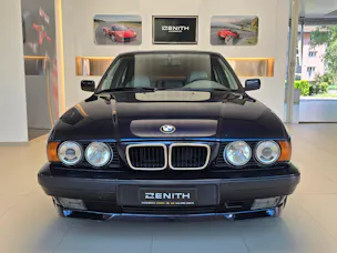BMW 540i V8 - Boîte manuelle