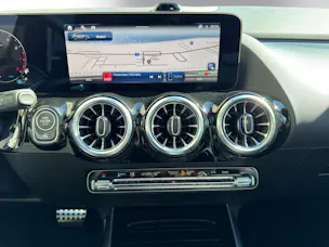 MERCEDES-BENZ GLA 200 Night Star 7G-DCT