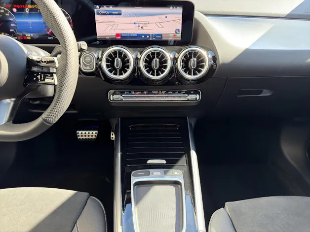 MERCEDES-BENZ GLA 200 Night Star 7G-DCT