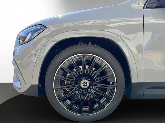 MERCEDES-BENZ GLA 200 Night Star 7G-DCT