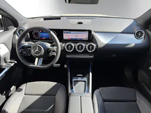 MERCEDES-BENZ GLA 200 Night Star 7G-DCT