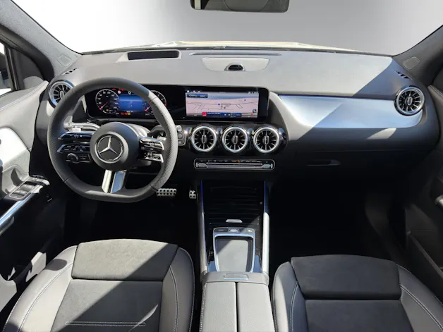 MERCEDES-BENZ GLA 200 Night Star 7G-DCT