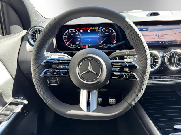 MERCEDES-BENZ GLA 200 Night Star 7G-DCT