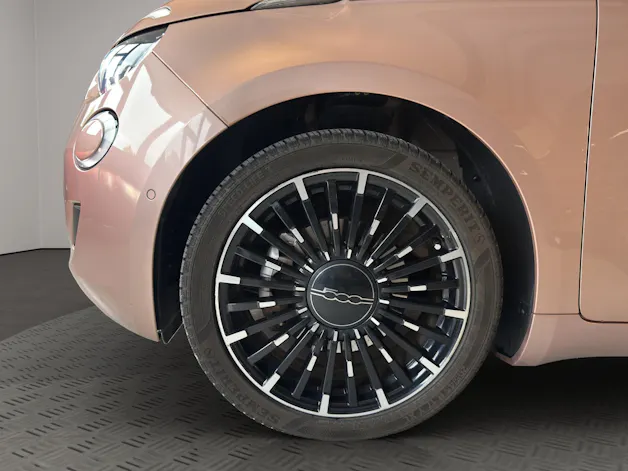 FIAT 500 3+1 electric 87 kW La Prima