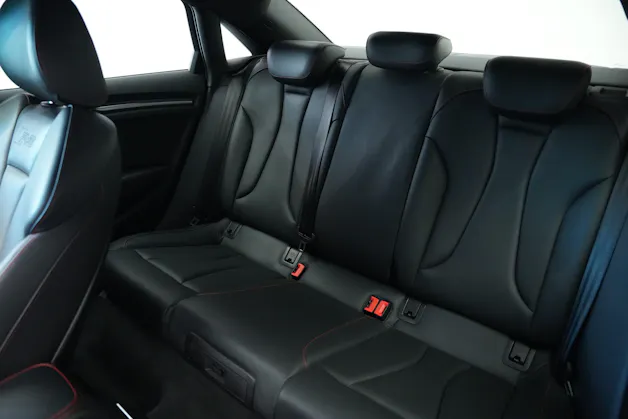 AUDI RS3 Limousine 2.5 TSI quattro S-tronic*CH Fahrzeug* *Carbon Lenkrad* *Magnetic Ride*