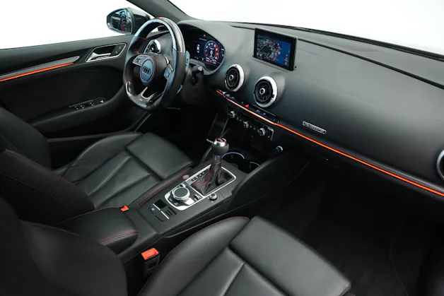 AUDI RS3 Limousine 2.5 TSI quattro S-tronic*CH Fahrzeug* *Carbon Lenkrad* *Magnetic Ride*