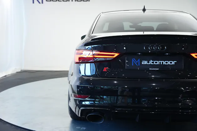 AUDI RS3 Limousine 2.5 TSI quattro S-tronic*CH Fahrzeug* *Carbon Lenkrad* *Magnetic Ride*