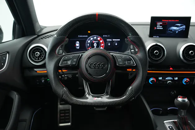 AUDI RS3 Limousine 2.5 TSI quattro S-tronic*CH Fahrzeug* *Carbon Lenkrad* *Magnetic Ride*