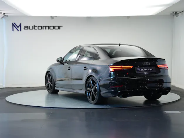 AUDI RS3 Limousine 2.5 TSI quattro S-tronic*CH Fahrzeug* *Carbon Lenkrad* *Magnetic Ride*