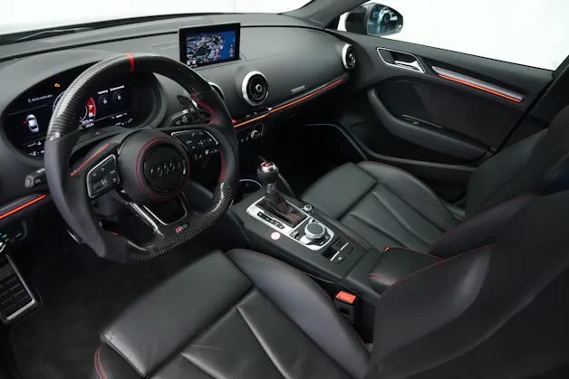 AUDI RS3 Limousine 2.5 TSI quattro S-tronic*CH Fahrzeug* *Carbon Lenkrad* *Magnetic Ride*