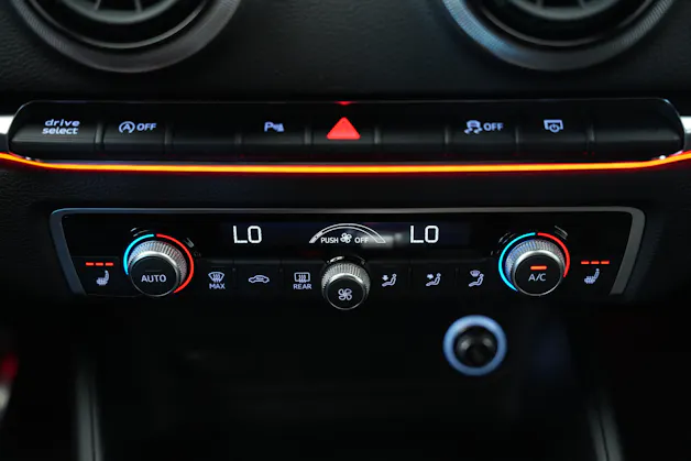 AUDI RS3 Limousine 2.5 TSI quattro S-tronic*CH Fahrzeug* *Carbon Lenkrad* *Magnetic Ride*