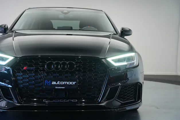 AUDI RS3 Limousine 2.5 TSI quattro S-tronic*CH Fahrzeug* *Carbon Lenkrad* *Magnetic Ride*