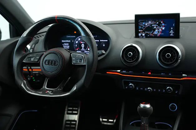 AUDI RS3 Limousine 2.5 TSI quattro S-tronic*CH Fahrzeug* *Carbon Lenkrad* *Magnetic Ride*
