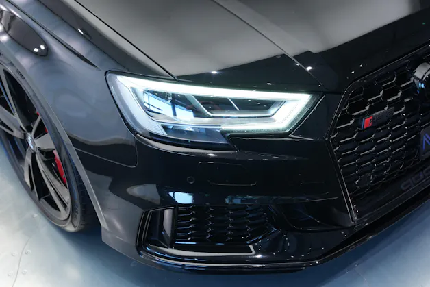 AUDI RS3 Limousine 2.5 TSI quattro S-tronic*CH Fahrzeug* *Carbon Lenkrad* *Magnetic Ride*
