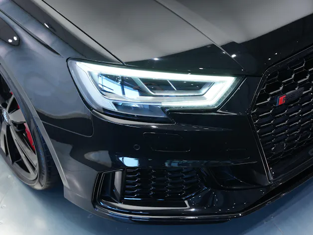 AUDI RS3 Limousine 2.5 TSI quattro S-tronic*CH Fahrzeug* *Carbon Lenkrad* *Magnetic Ride*