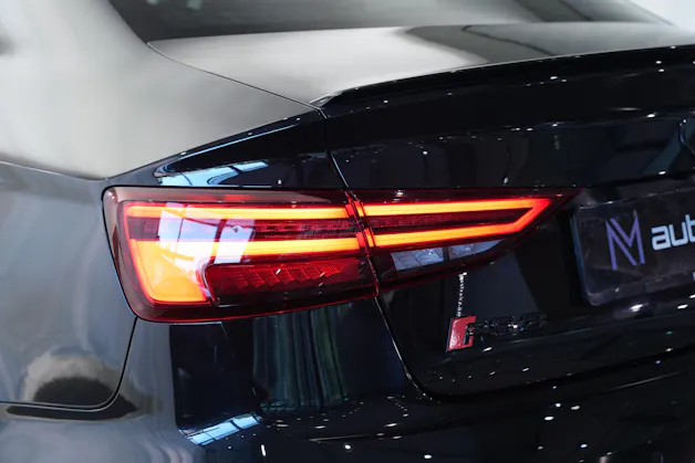 AUDI RS3 Limousine 2.5 TSI quattro S-tronic*CH Fahrzeug* *Carbon Lenkrad* *Magnetic Ride*
