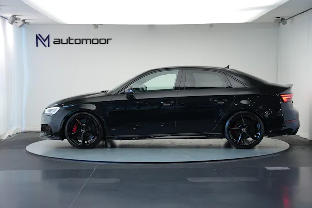 AUDI RS3 Limousine 2.5 TSI quattro S-tronic*CH Fahrzeug* *Carbon Lenkrad* *Magnetic Ride*