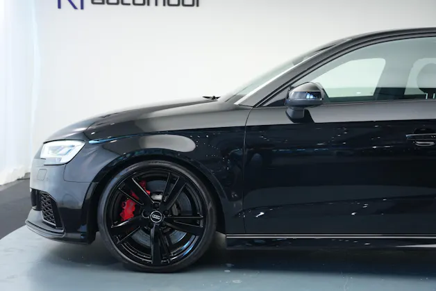 AUDI RS3 Limousine 2.5 TSI quattro S-tronic*CH Fahrzeug* *Carbon Lenkrad* *Magnetic Ride*